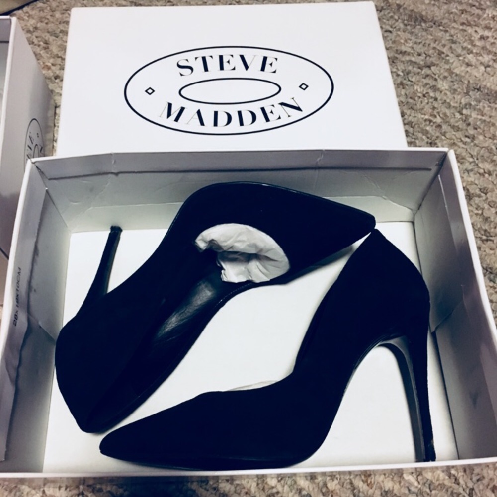 Steve Madden black suede heels size 6
